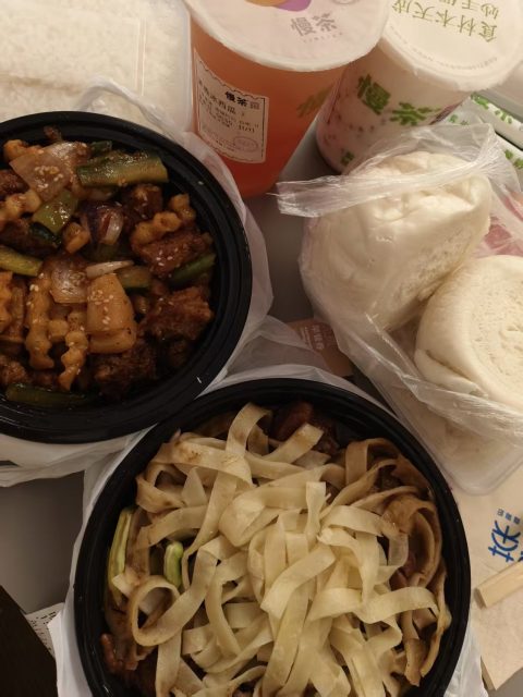 慢茶焖饼炒鸡