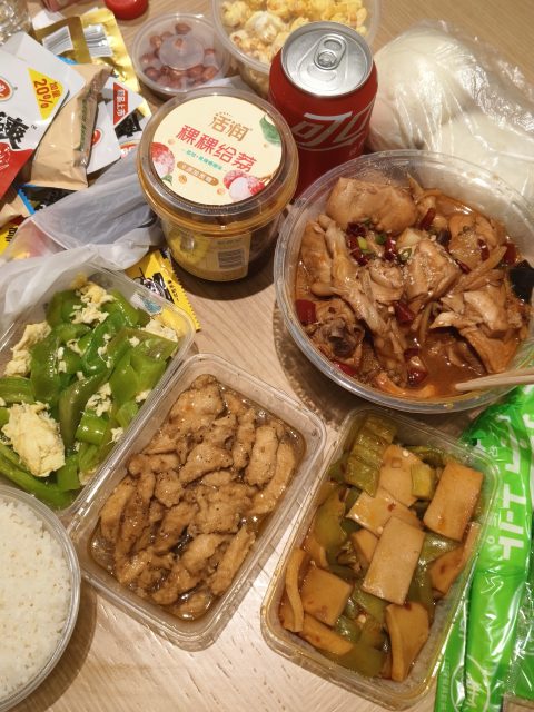 肉蟹煲，这个外卖的肉蟹煲好吃好吃，活润酸奶，非常好喝，推荐买个试试
