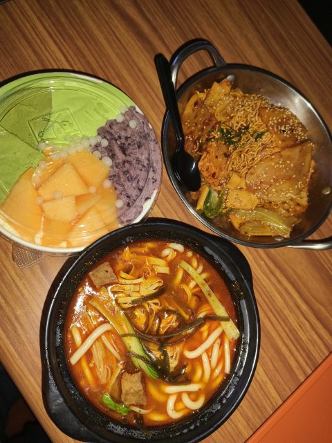 源麦甜、学校的土豆粉还有麻辣香锅，都很可以，值得吃