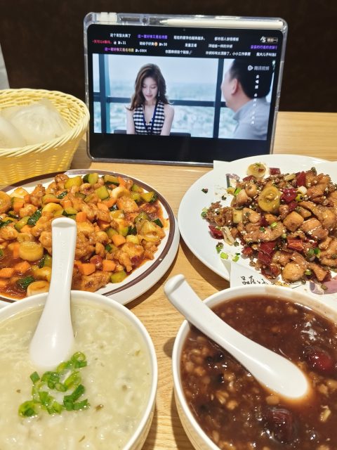 吾谷周，粥很好喝，皮蛋瘦肉粥的喝不习惯，但是能感觉到做的确实好