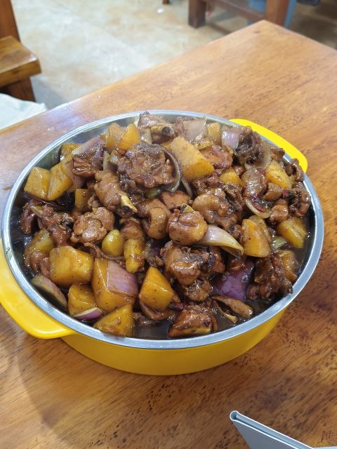 绝味炒鸡，确实好吃，但是有点不好啃